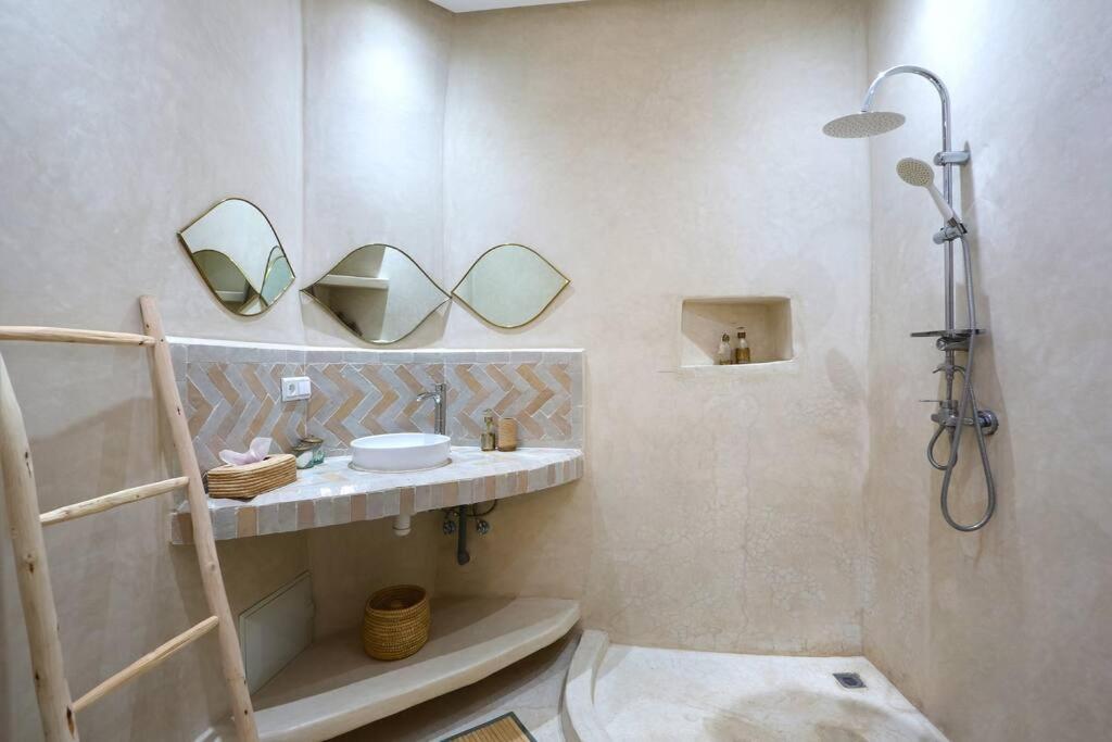 Riad El Khir En Centre Ville Rooftop Et Bassin Marrákes Kültér fotó