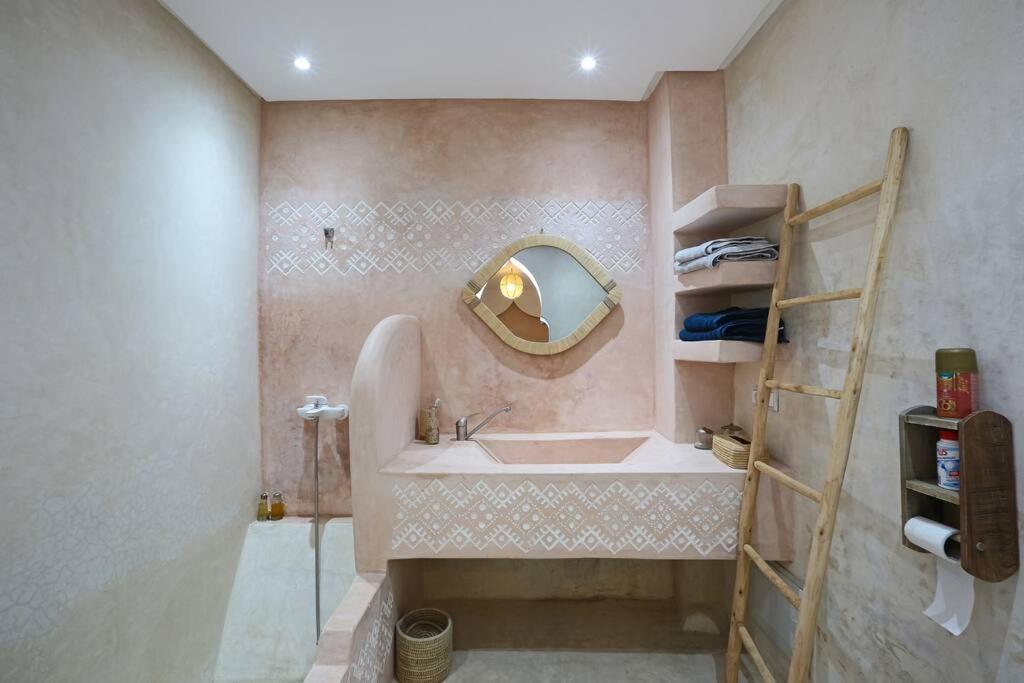 Riad El Khir En Centre Ville Rooftop Et Bassin Marrákes Kültér fotó