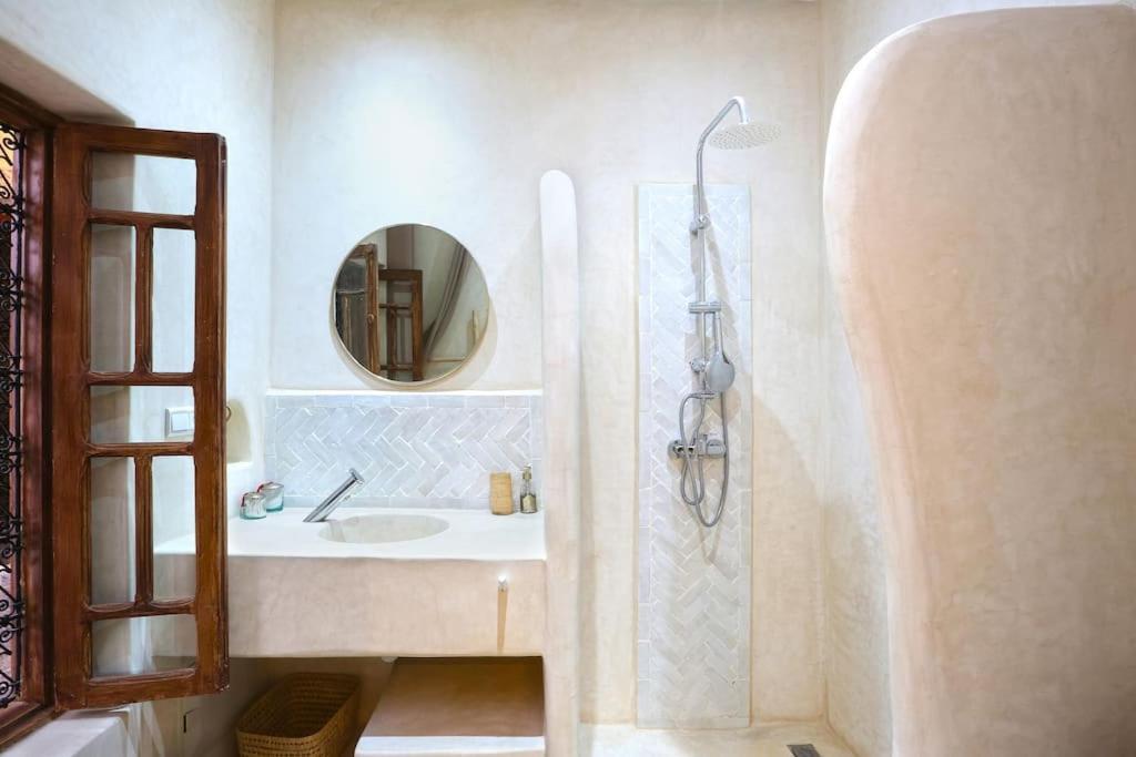 Riad El Khir En Centre Ville Rooftop Et Bassin Marrákes Kültér fotó